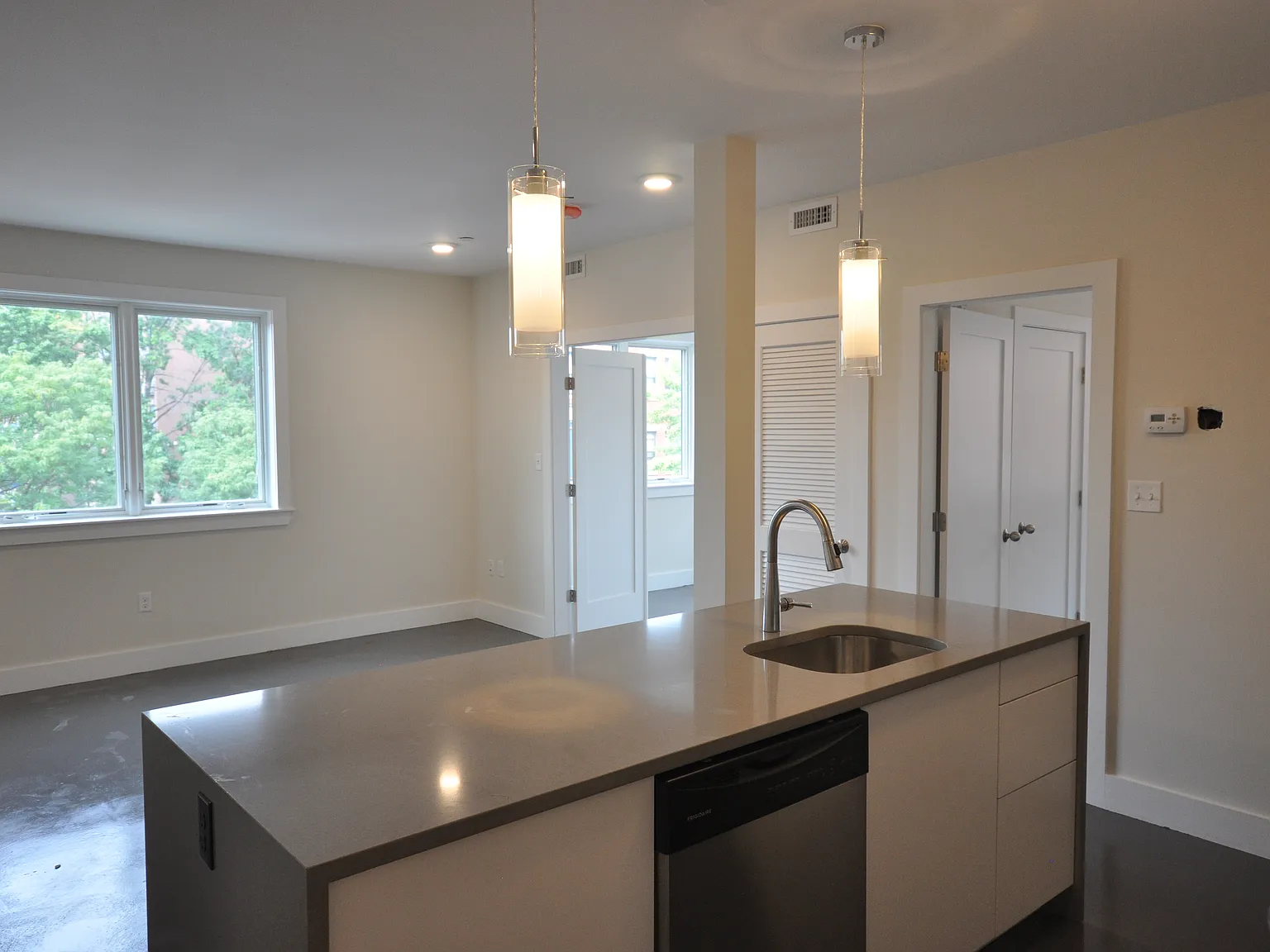 2 bed, 900 sqft, $4,500 — Photo 1