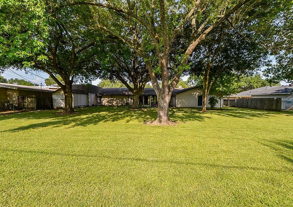 Huge 200'X105' lot with 2827 SF single story brick home which backs up to golf course! Awesome location!