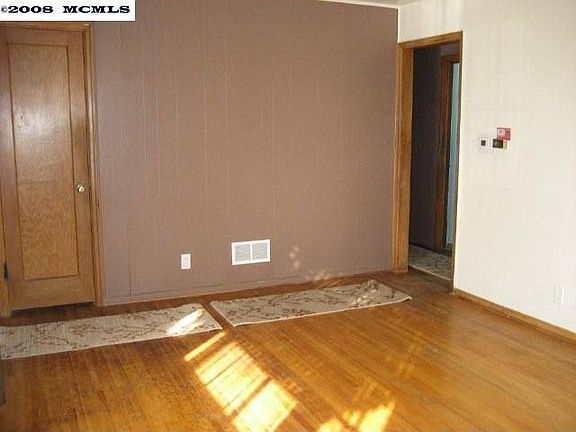 3rd image of 627 N Van Buren Ave
