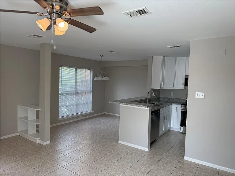 13902 Buckingham Dr #B — Photo 4