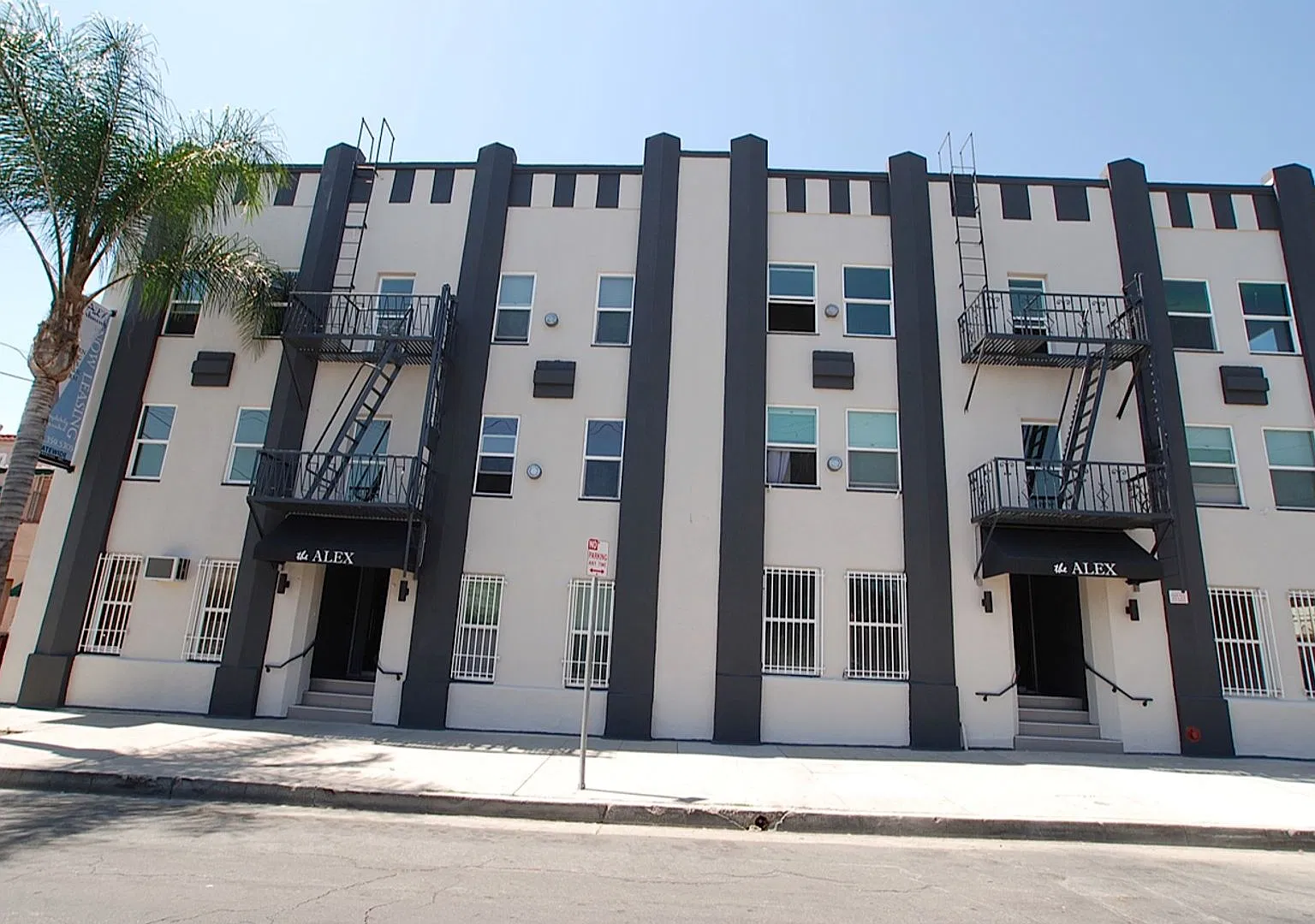 Alex Court Apartments — Photo 4