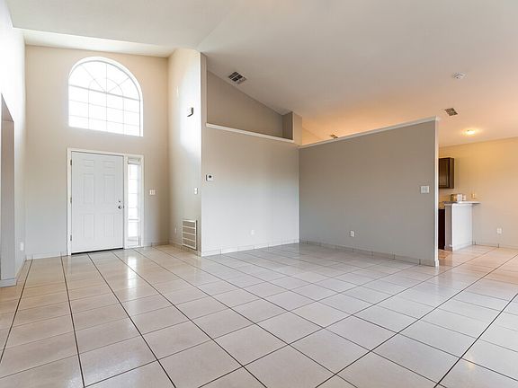 4th image of 11831 Cranbourne Dr