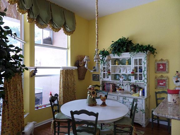 4th image of 10755 Greenbriar Villa Dr