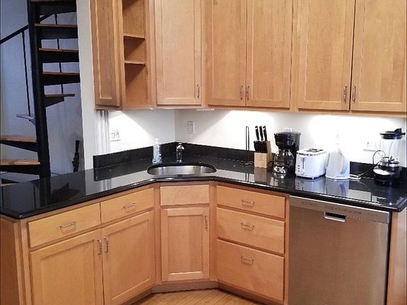 5th image of 40 Hanson St #2