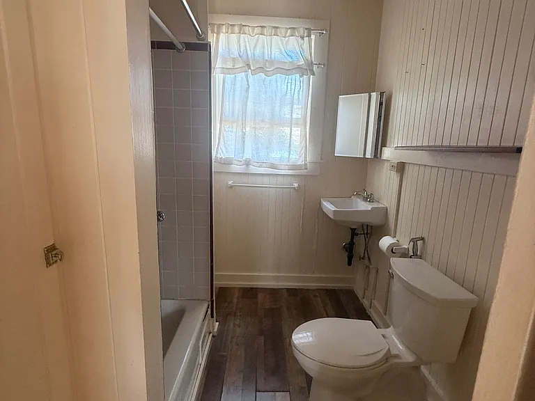 1115A 2nd Ave — Photo 6