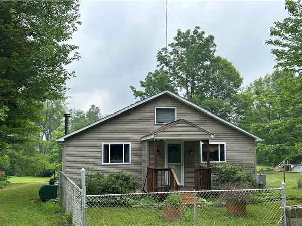 6420 Main St, Hartstown, PA 16131