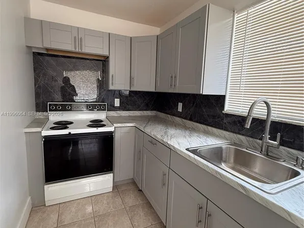 6071 SW 33rd St, Hollywood, FL