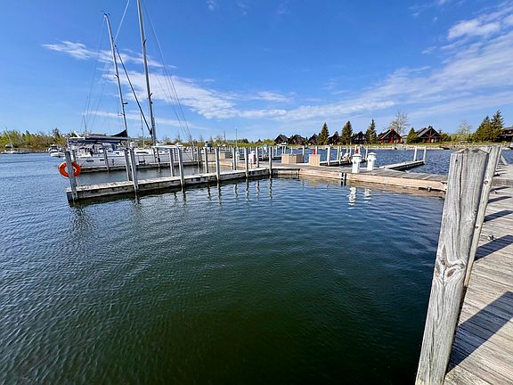 4th image of 187 Boat Club Dr