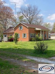 121 W Chestnut St, Puryear, TN, 38251