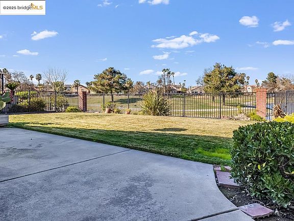 4th image of 1200 Saint Andrews Dr
