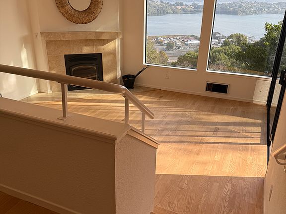 2nd image of 406 Headlands Ct
