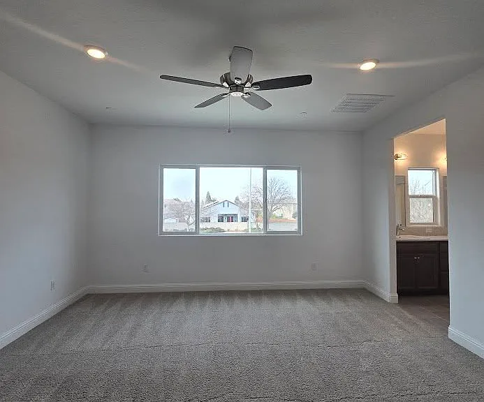 2320 S Claremont Ave — Photo 37