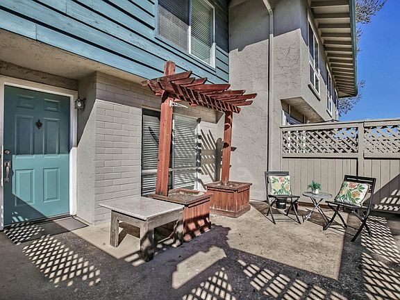 3rd image of 7140 Rainbow Dr APT 6