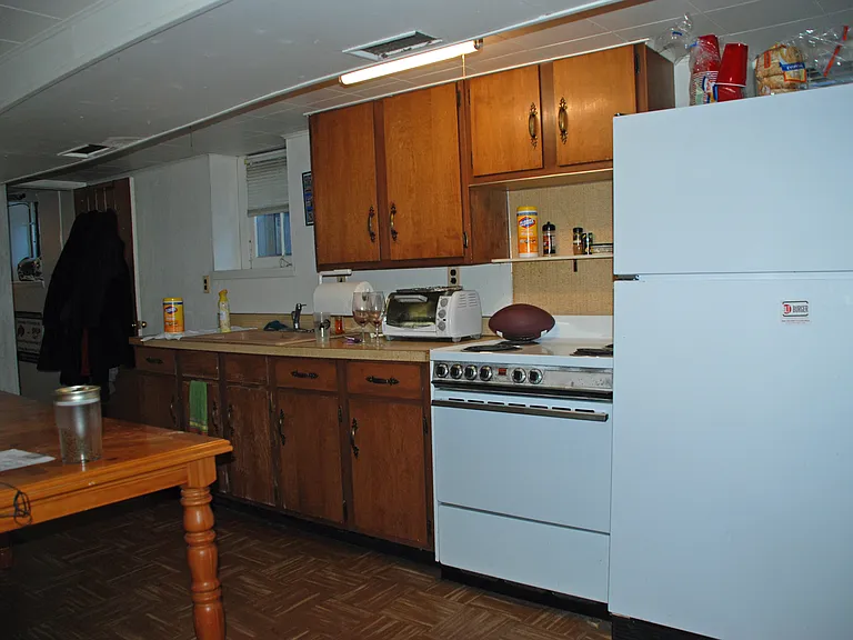 1032 1/2 Lincoln Pl — Photo 4