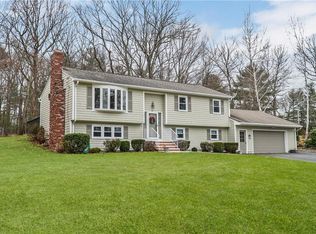 60 Kimberly Ln N, Cranston, RI 02921