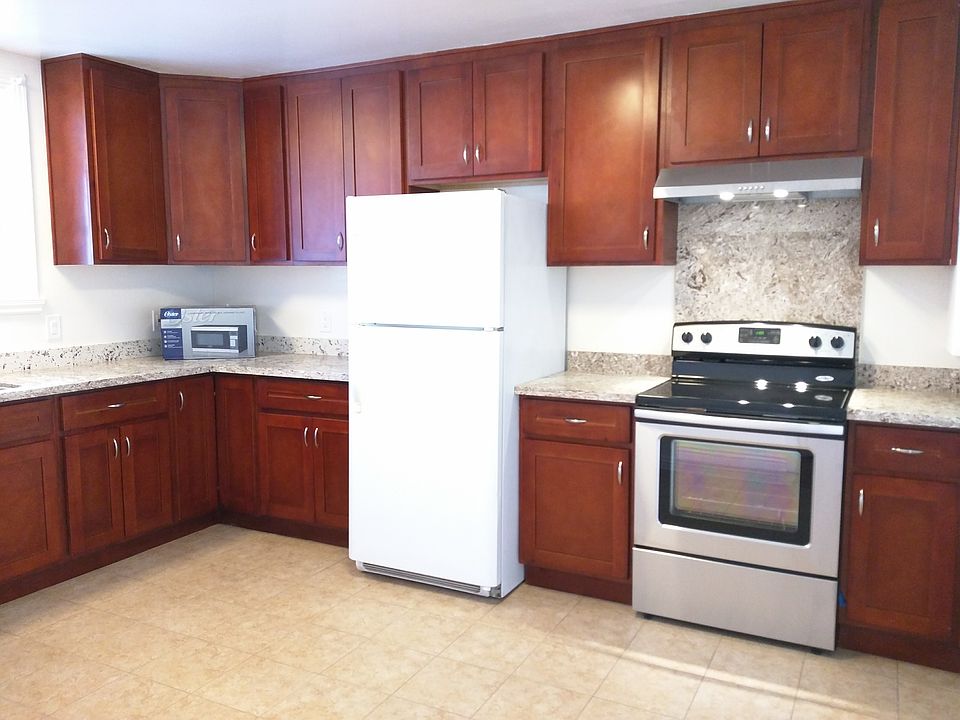 Large upgraded kitchen