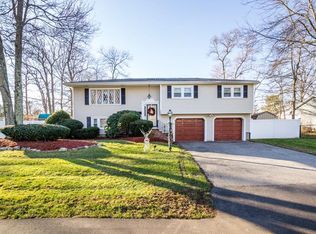 26 Gloversbrook Rd, Randolph, MA 02368