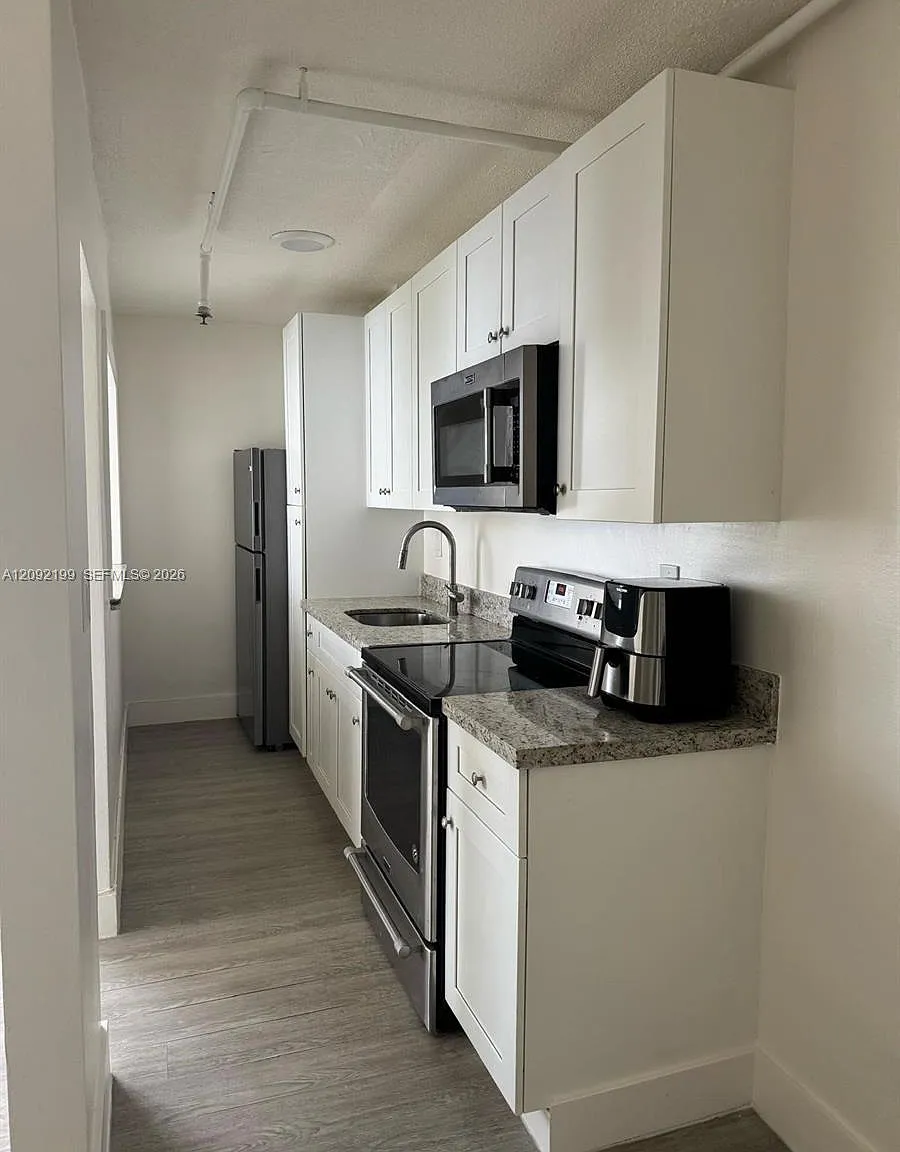 Islander Condo Apts — Photo 4