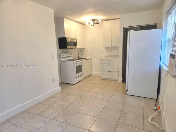 34 SW 6th Ave APT 4, Dania, FL 33004