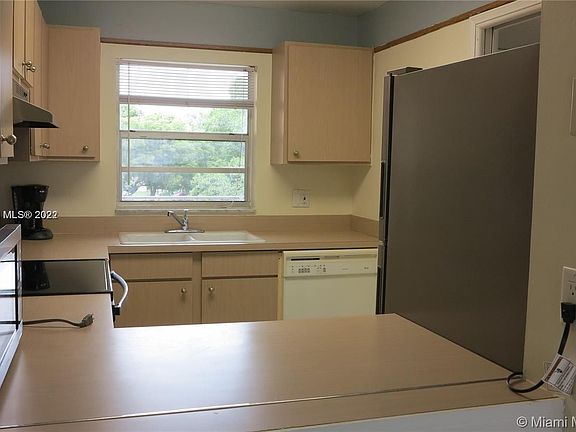 4th image of 9440 Live Oak Pl APT 305