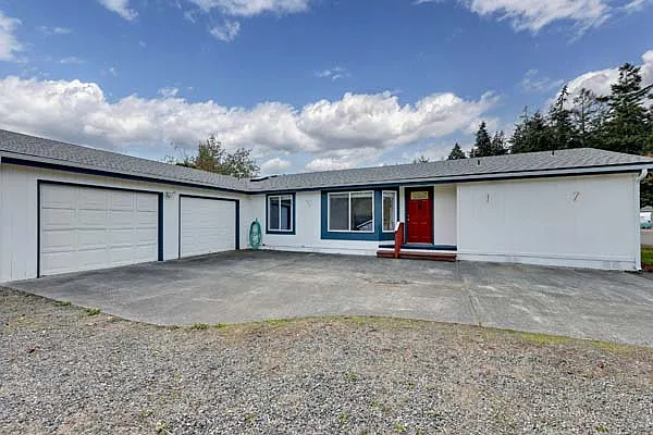 2194 Victoria Ave — Photo 2