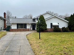 4585 Carsten Ln, North Olmsted, OH