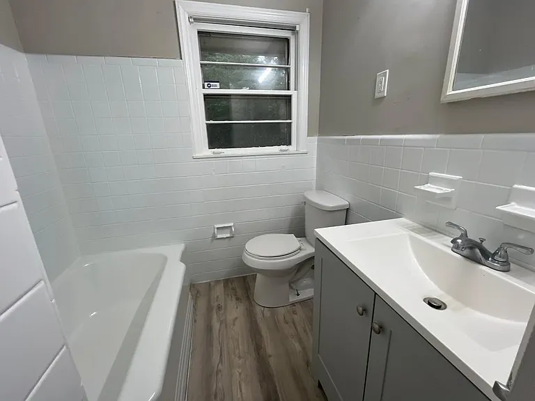 1381 Oakview Cir — Photo 14