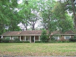 1st image of 2047 Foxwood Dr