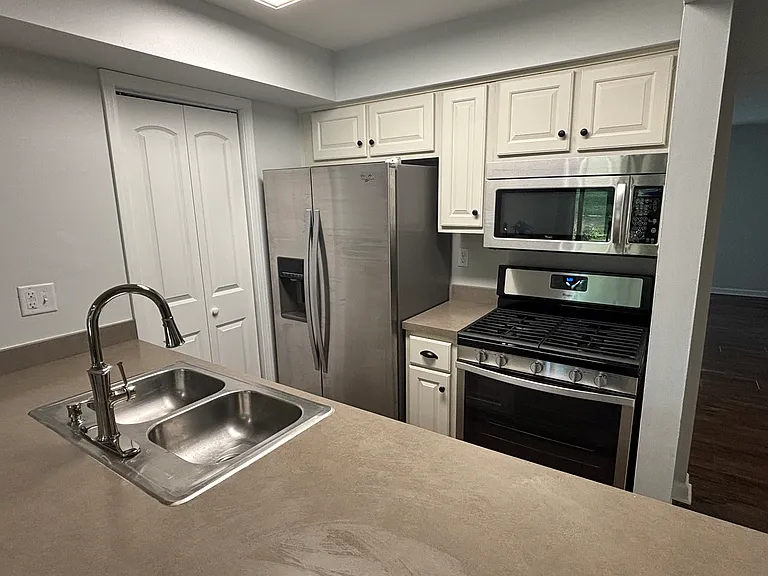 512 Woodland Ct — Photo 4