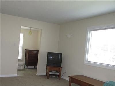 5th image of 871 N Ellsworth Ave