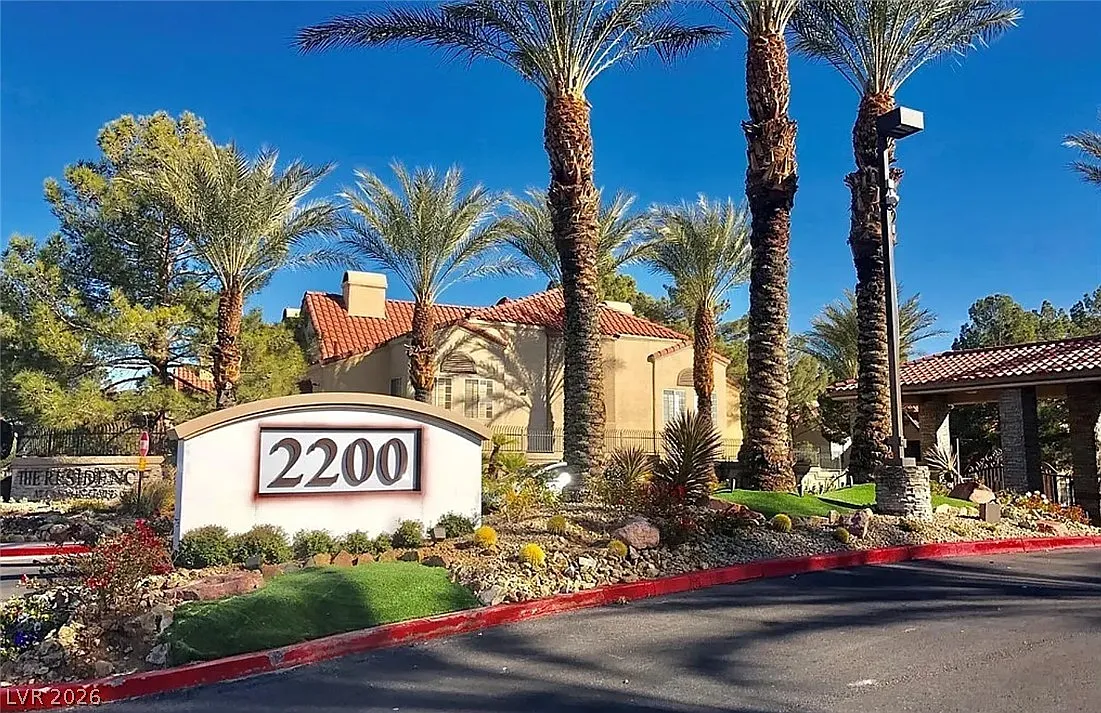 3 bed, 2.0 bath, 1183 sqft, $2,100 — Photo 1