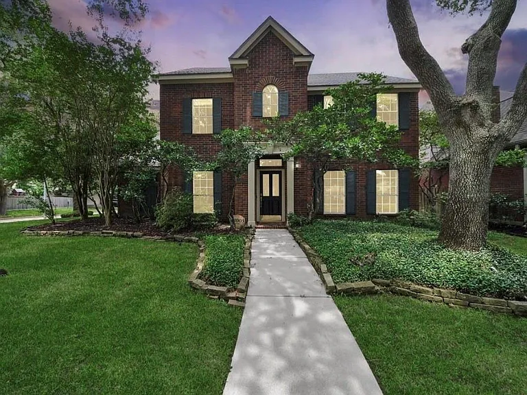 1003 Clarenda Falls Dr — Photo 1