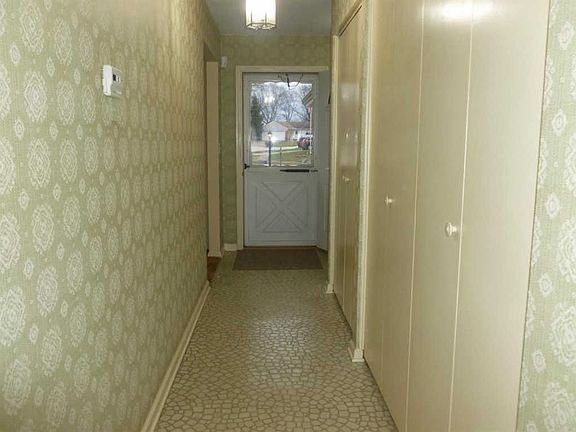 3rd image of 5635 Lakeview Dr