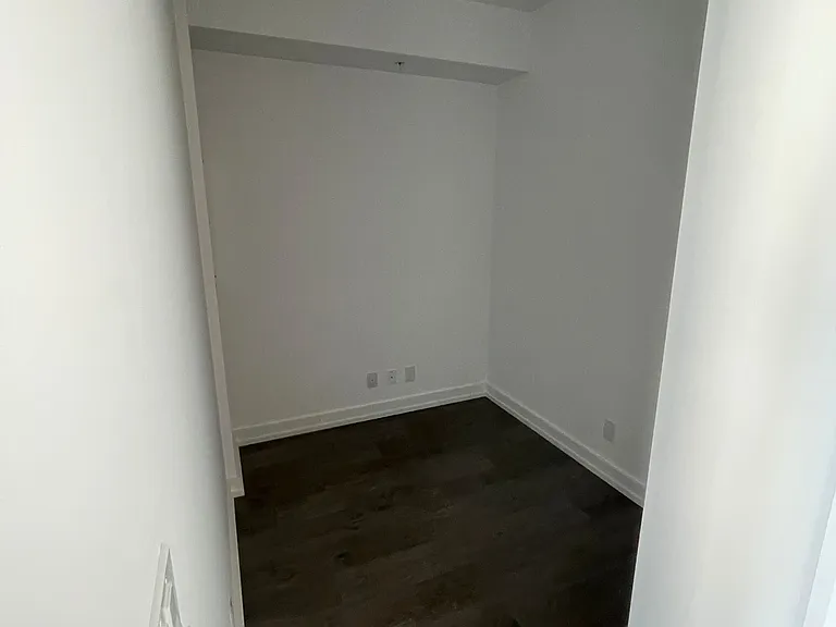 75 James St S #1816 — Photo 3