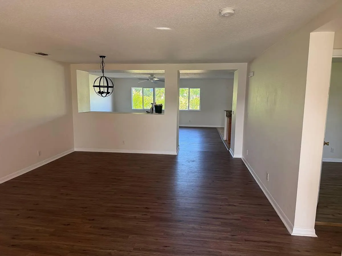 3 bed, 2.0 bath, 1994 sqft, $2,400 — Photo 2