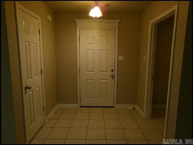 3 bed, 2.0 bath, 1408 sqft, $1,575 — Photo 3