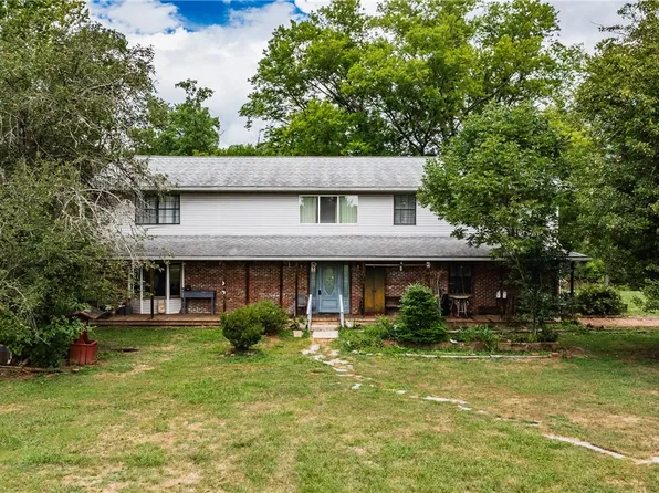 69 Mulberry St, Elizabeth, WV 26143