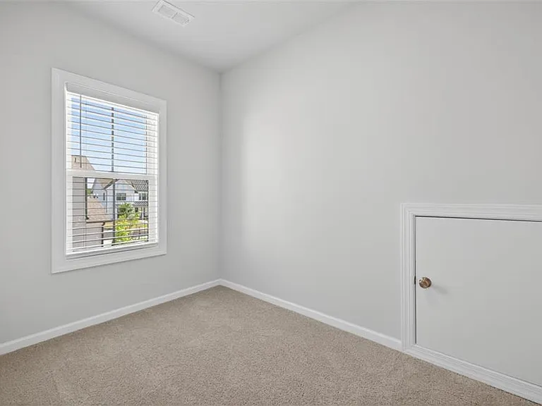 491 Pearl St — Photo 34