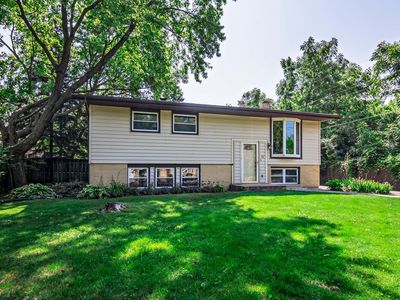 20 Crystal Lake Rd, Lake In The Hills, IL, 60156