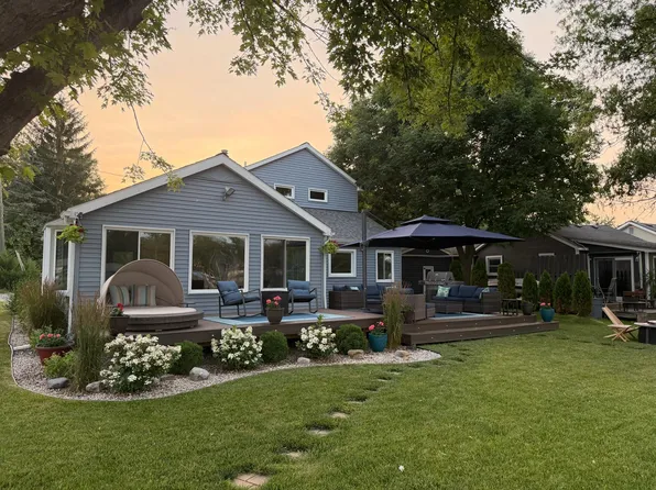 8779 Lagoon Dr, Brighton, MI 48116