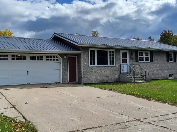 315 Oliver Ave N, Center, ND 58530