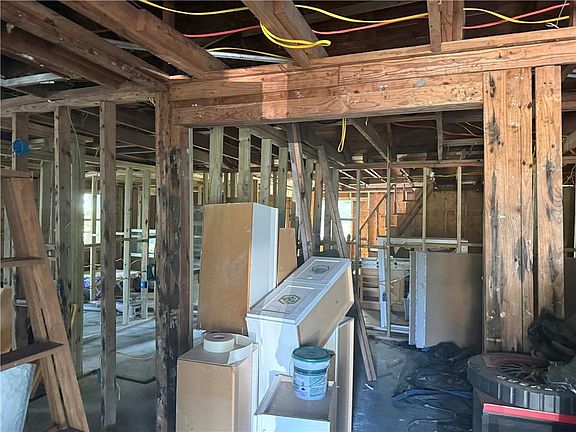 4th image of 5184 Metropolitan Dr