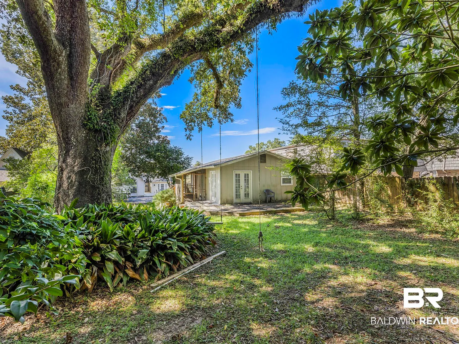 3 bed, 2.0 bath, 1985 sqft, $3,500 — Photo 2