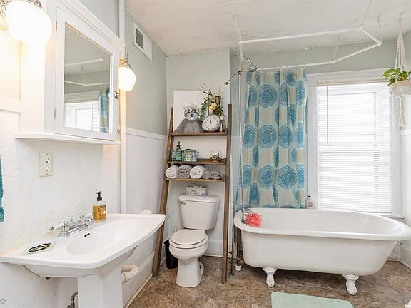 4th image of 317-319 E 20th St #317