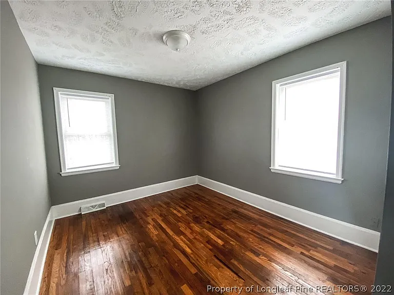 210 E 16th St #2 — Photo 9