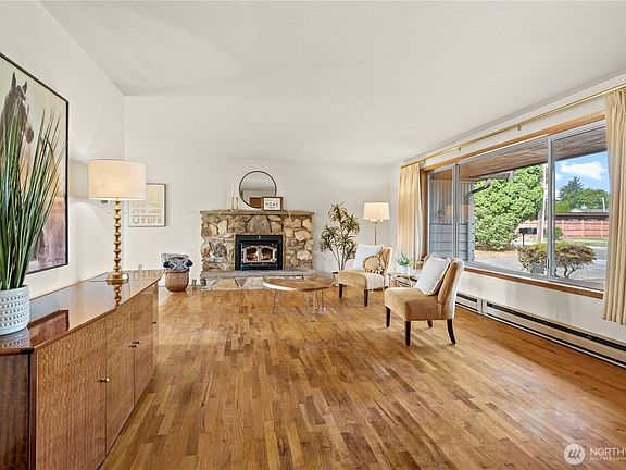 3rd image of 1702 4th Street NE