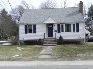 17 Pleasant St, North Reading, MA 01864