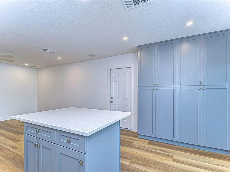 1205 W Hollywood St — Photo 13