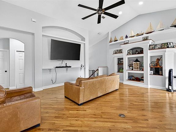 4th image of 7445 Gulf Way