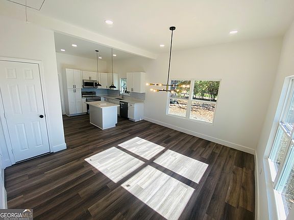 5th image of 545 Shady Ln